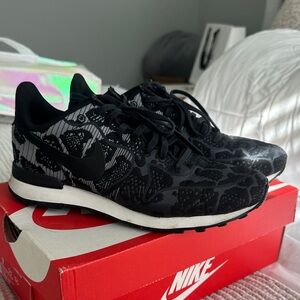 Nike Women's Black leopard print Sneakers